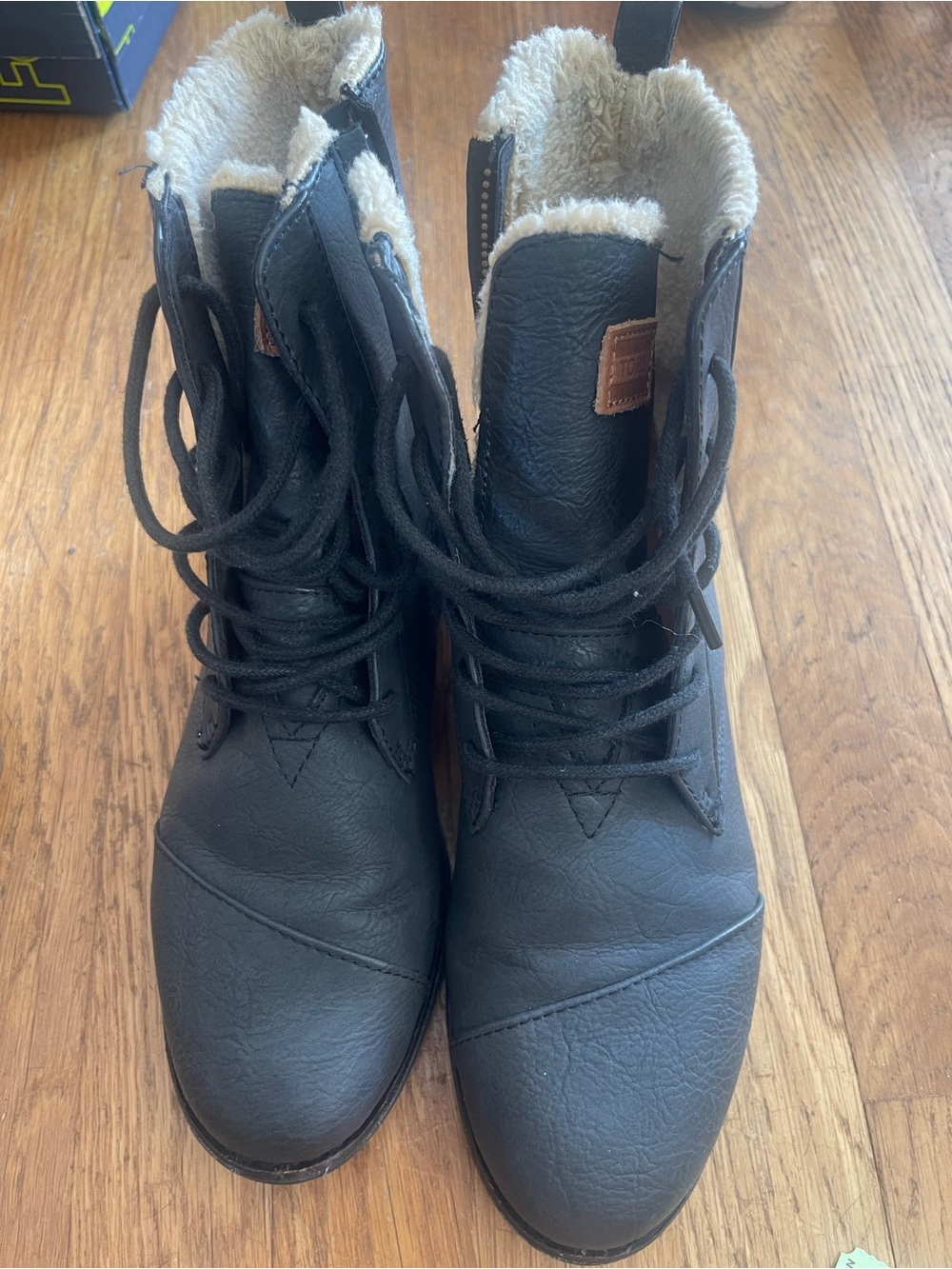 Toms Black Lace-Up Sherpa Lined Women's Boots